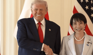 特朗普态度一夜大变？1天内导弹拉走，航母撤离，日本全国或将沦为战场，美军听进去了！