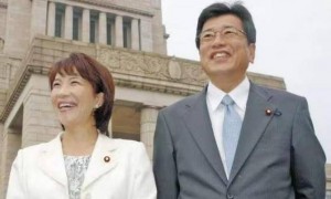 深挖 | 骑摩托、玩摇滚、猜拳赢了让老公跟自己姓……高市早苗，要多野有多野！