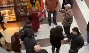 德国法兰克福一购物中心传出巨响 疑似发生枪击事件